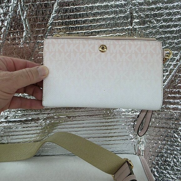 Michael Kors Wallet - Picture 4 of 6